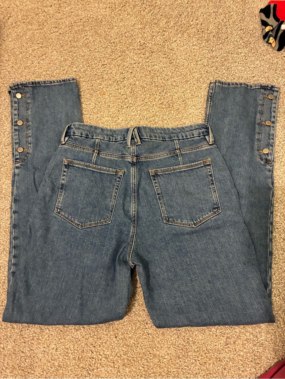 Good American Light Blue Denim Jeans with Contrast Stitching